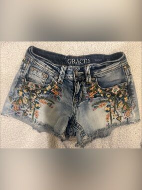 NWOT - Grace in LA Light Wash Denim Shorts with Multicolor Floral Embroidery